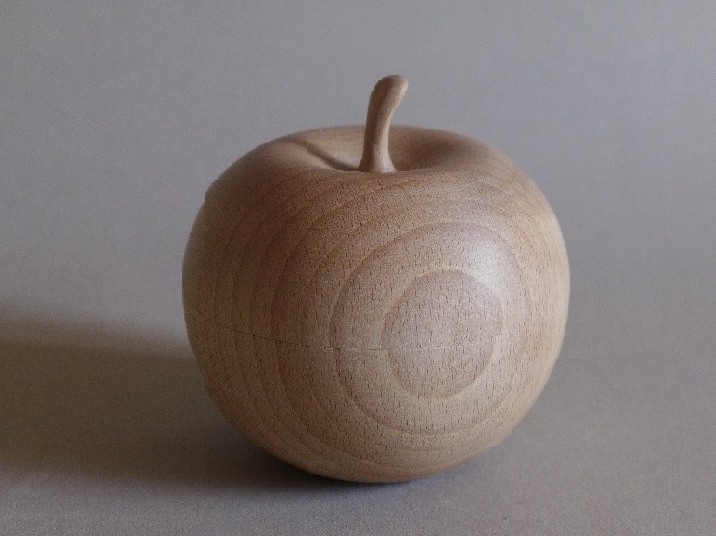 tournage artisanal Pomme en bois ciré 
