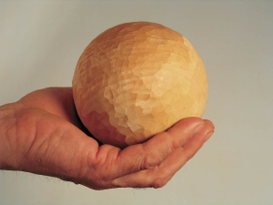 Sphère sculptée