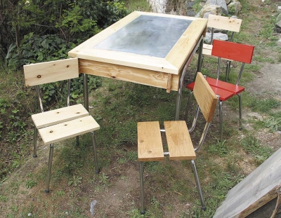 Table et chaises recyclées